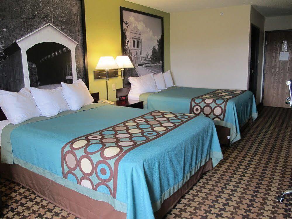 Super 8 By Wyndham Cloverdale Wine Country Exterior photo