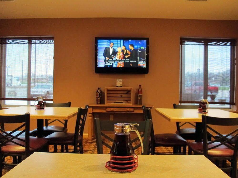 Super 8 By Wyndham Cloverdale Wine Country Exterior photo