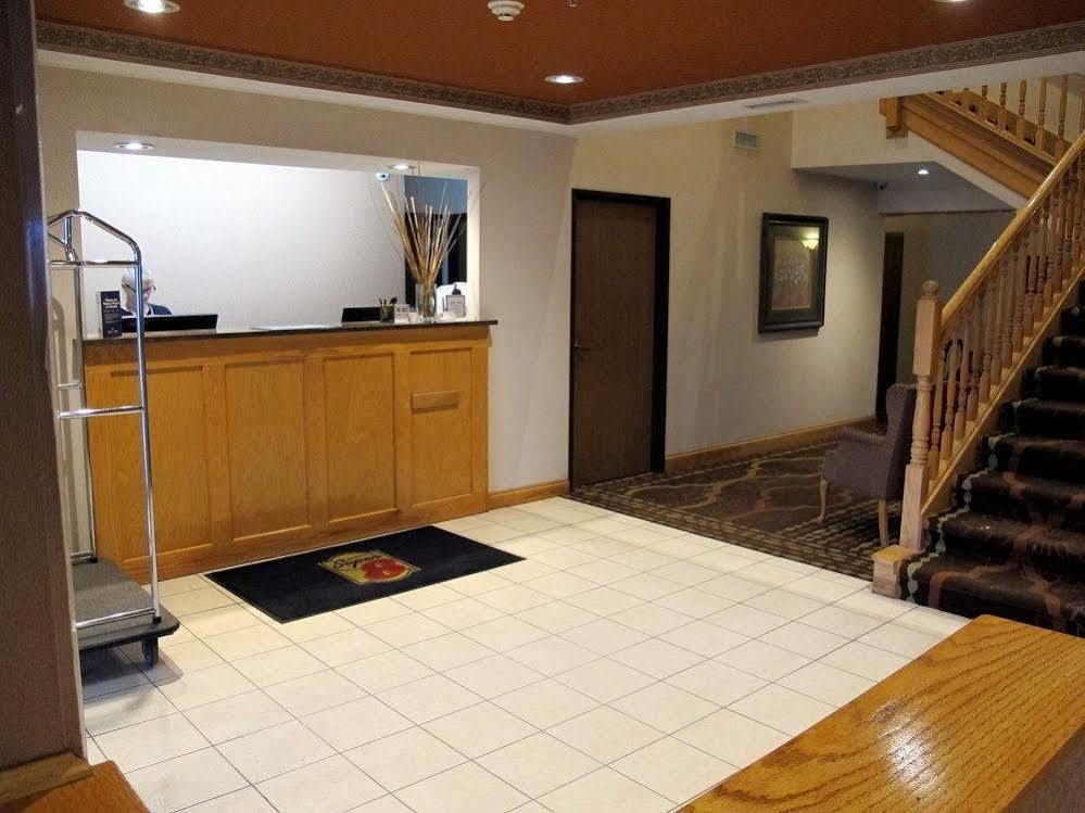 Super 8 By Wyndham Cloverdale Wine Country Exterior photo