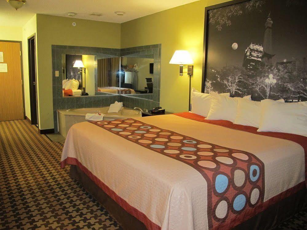 Super 8 By Wyndham Cloverdale Wine Country Exterior photo